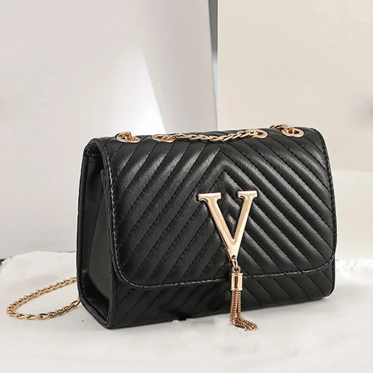 chain_bag_black_c5eeb615-aa11-4c2b-9720-68de7fd6049c
