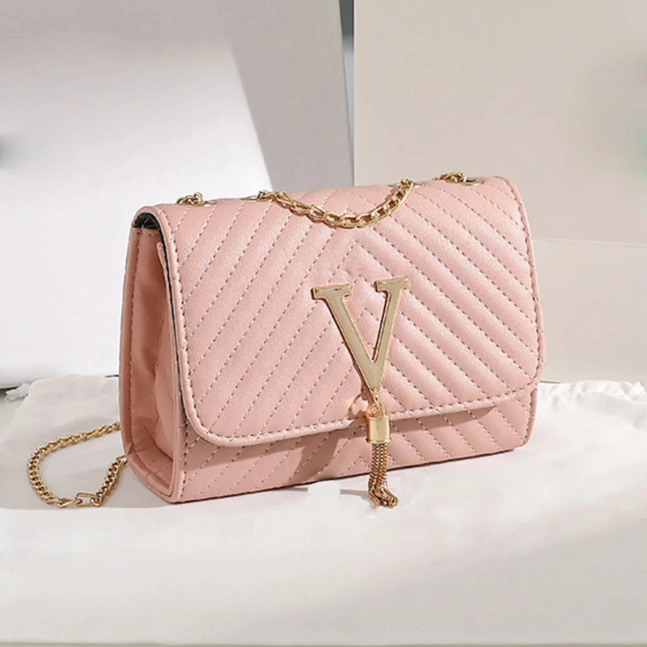 chain_bag_pink_f735a588-9101-4dbf-9fd2-a834e7b674c6