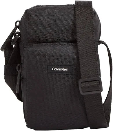 Calvin Klein Reporter Bag in Black