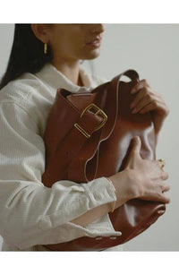 Thumbnail for Madewell The Essential Bucket Tote in Leather Handbags Warm Cinnamon