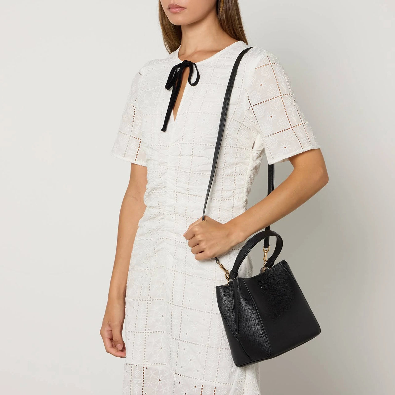 Tory Burch Small Mcgraw Bucket Bag - Black