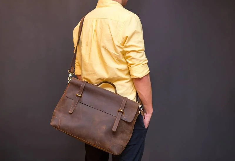 How to Wear a Messenger Bag: Styling Tips for Every Occasion